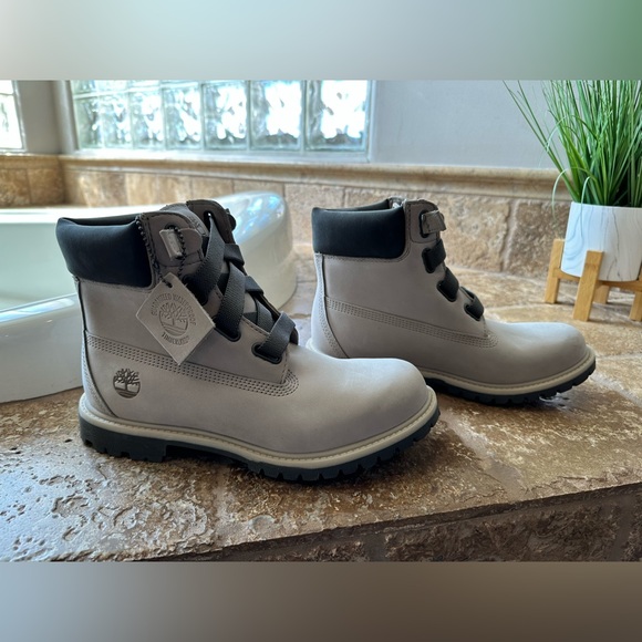 NWOT Timberland Women’s 6” Premium Convenient Boots💋 - Picture 4 of 10